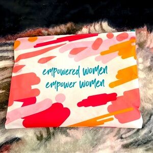 Cute cosmetic pouch! Good used condition!